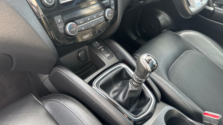 Nissan Qashqai 1.2 DiG-T Tekna 5dr Petrol Hatchback